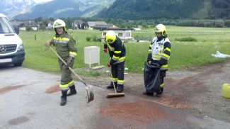 03.07.2017 Oelbindearbeiten FF06 03.07.2017 Oelbindearbeiten FF06
